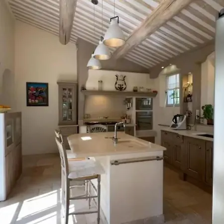 Mas Les Murmures Villa